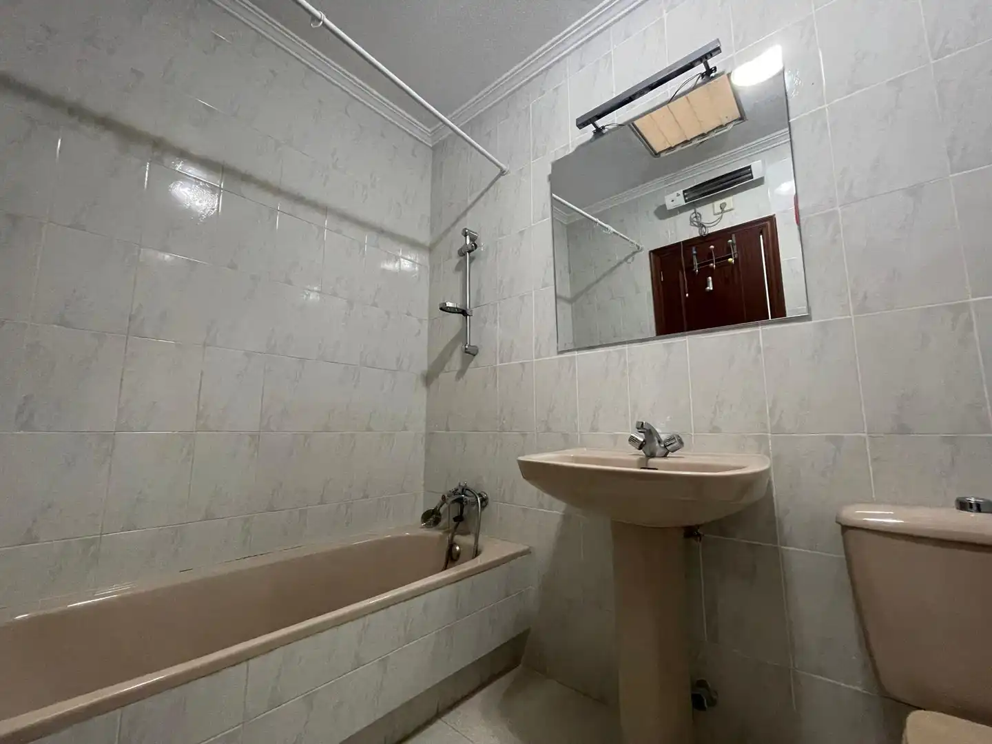 Baño de Casa adosada en venta en San Pedro del Pinatar con Jardín privado, Amueblado y Piscina comunitaria