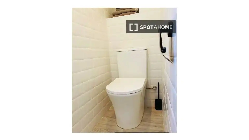 Bathroom of Flat for rent in Valencia  with Air Conditioner, Heating and Furnished