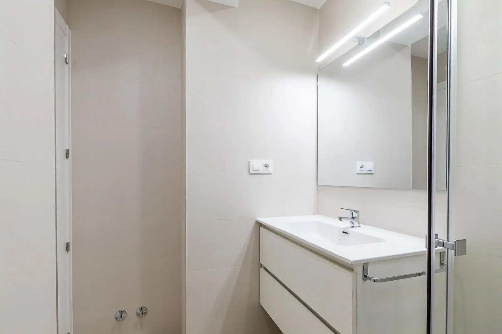 Bathroom of Flat for rent in Madrid  with Air Conditioner