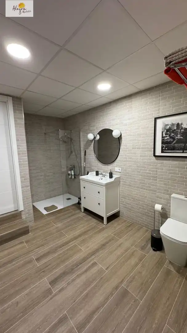 Bathroom of Apartments for sale in Valencia  with Air Conditioner, Heating and Furnished