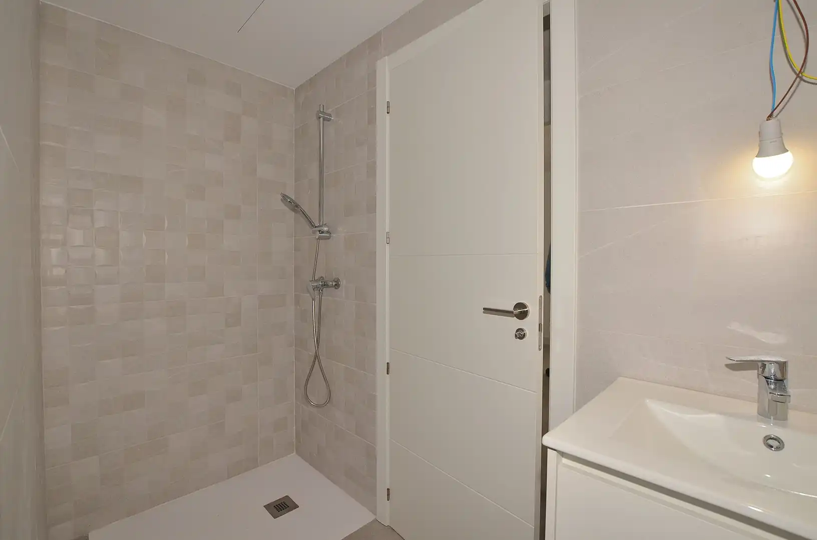 Bathroom of Flat for sale in Fuengirola  with Air Conditioner, Terrace and Storage room