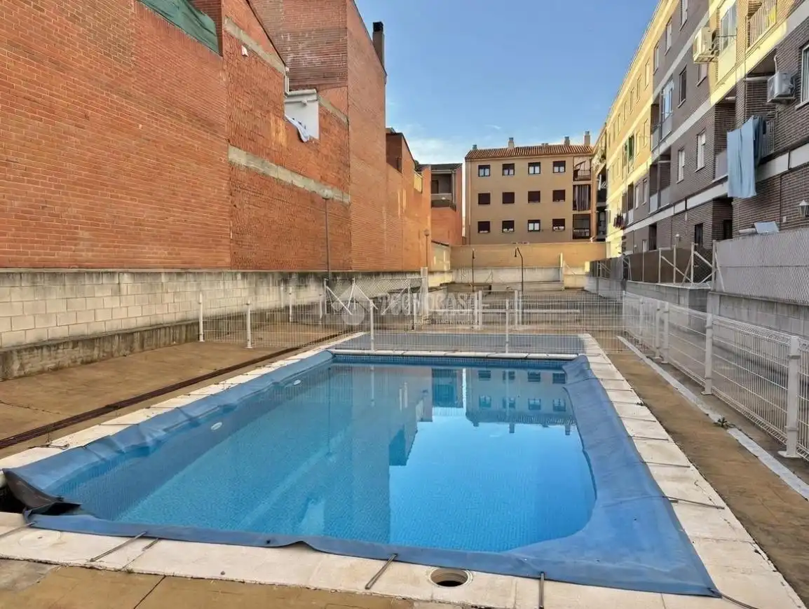 Piscina de Piso de alquiler en Talavera de la Reina con Piscina comunitaria
