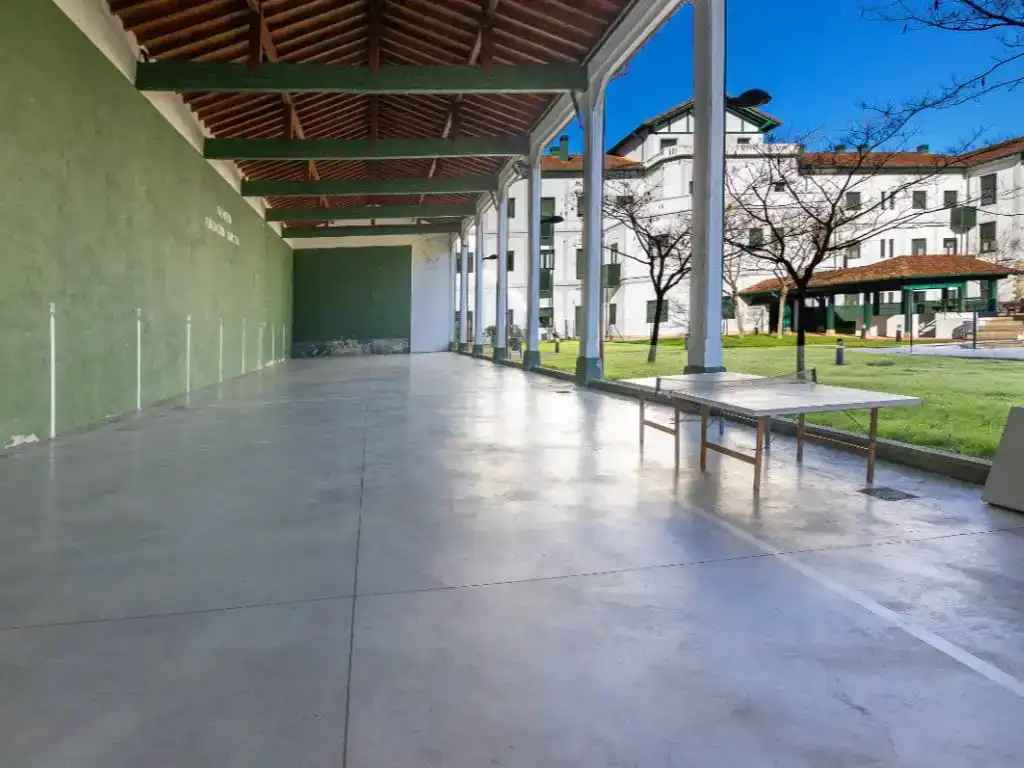 Terrassa de Planta baixa en venda en Baztan amb Jardí privat, Piscina i Moblat