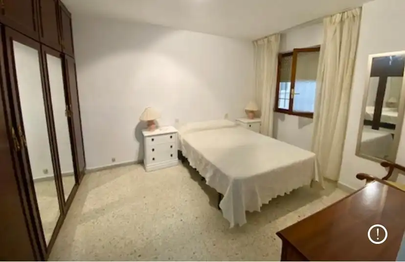 Dormitori de Apartament de lloguer en Almería amb Aire condicionat, Terrassa i Moblat
