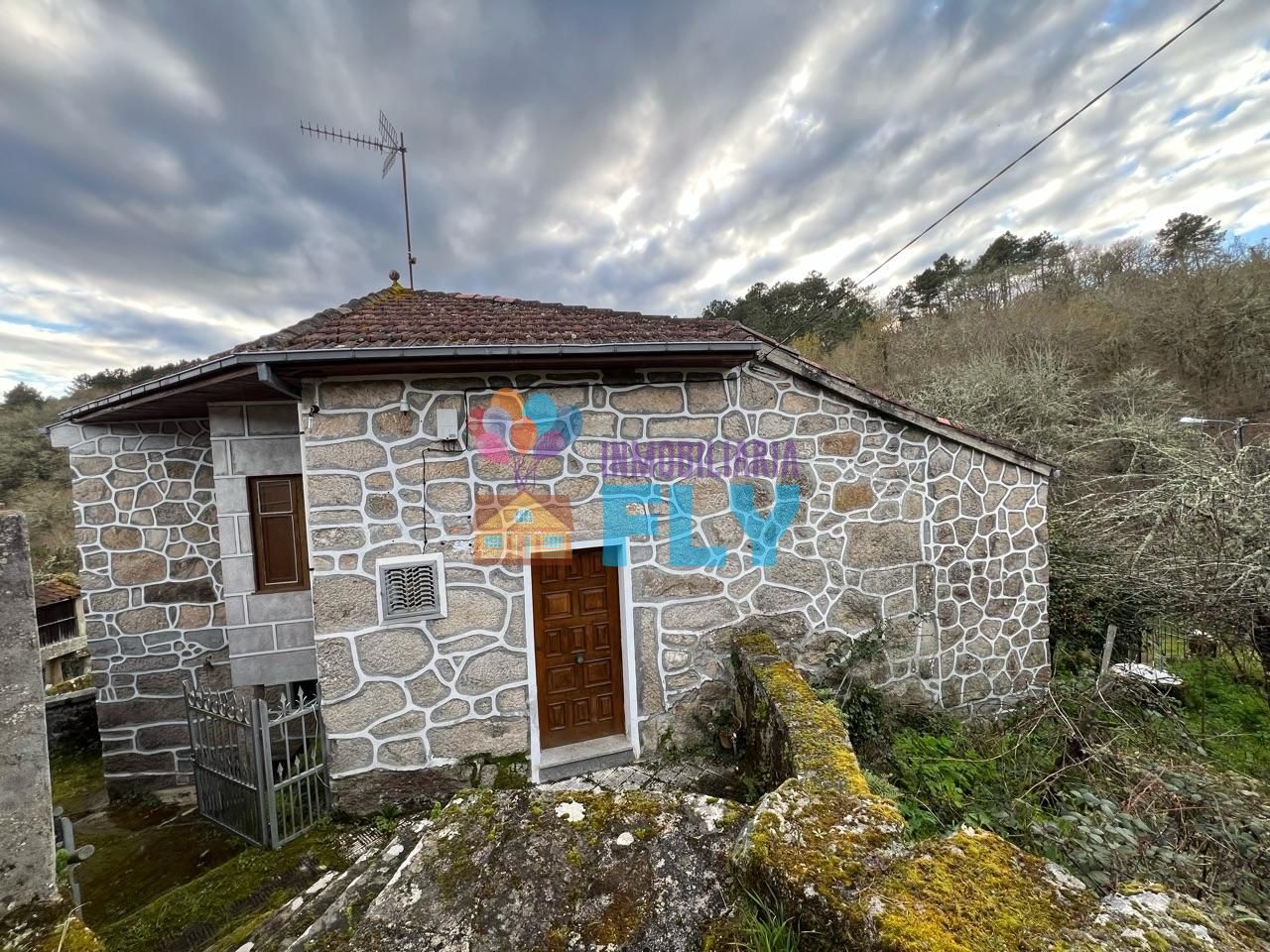 Vista exterior de Casa o xalet en venda en Ourense Capital  amb Jardí privat, Terrassa i Moblat