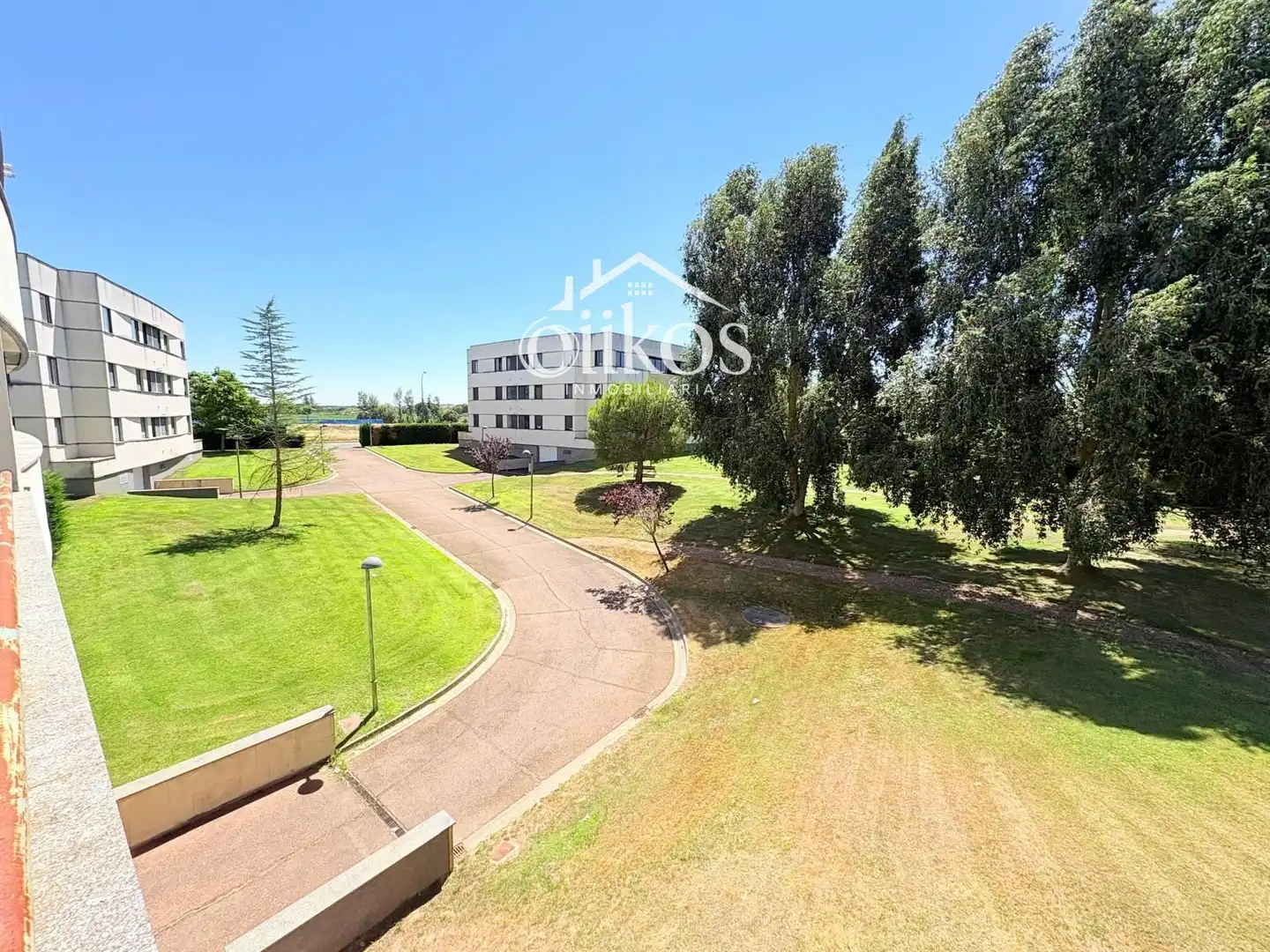 Vista exterior de Piso en venta en Villamayor con Calefacción, Trastero y Balcón