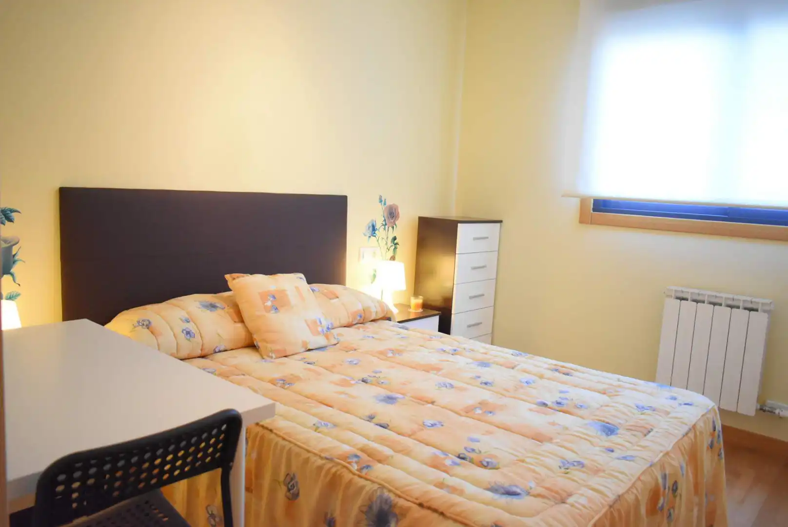 Habitación de Apartamento en venta en Pontevedra Capital  con Calefacción, Parquet y Trastero