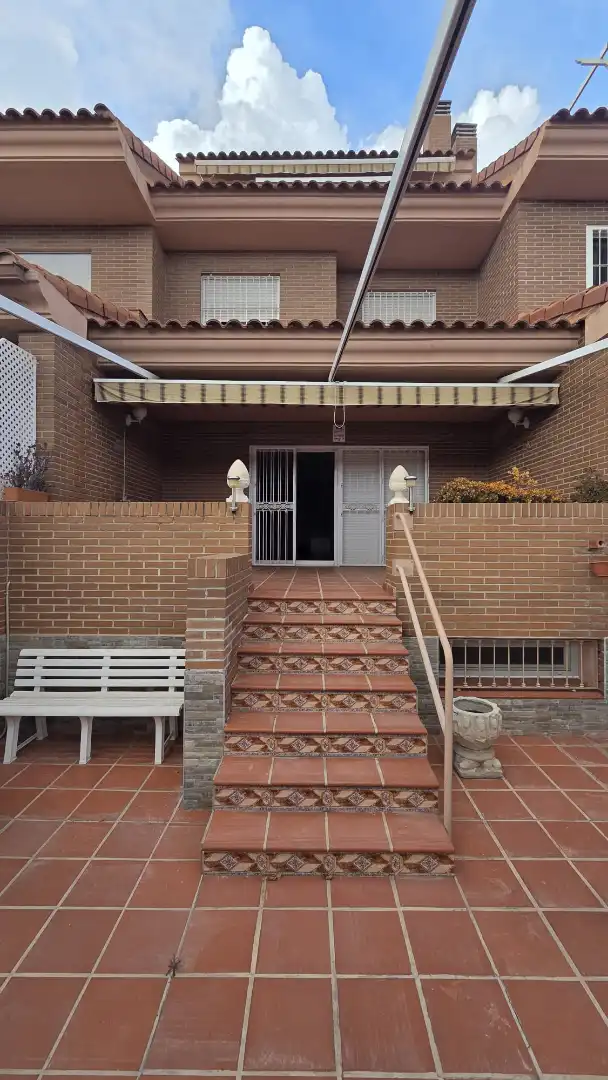 Vista exterior de Casa o chalet en venta en Alicante / Alacant con Aire acondicionado, Jardín privado y Terraza