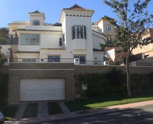 Vista exterior de Casa o xalet en venda en Benalmádena amb Aire condicionat, Terrassa i Traster