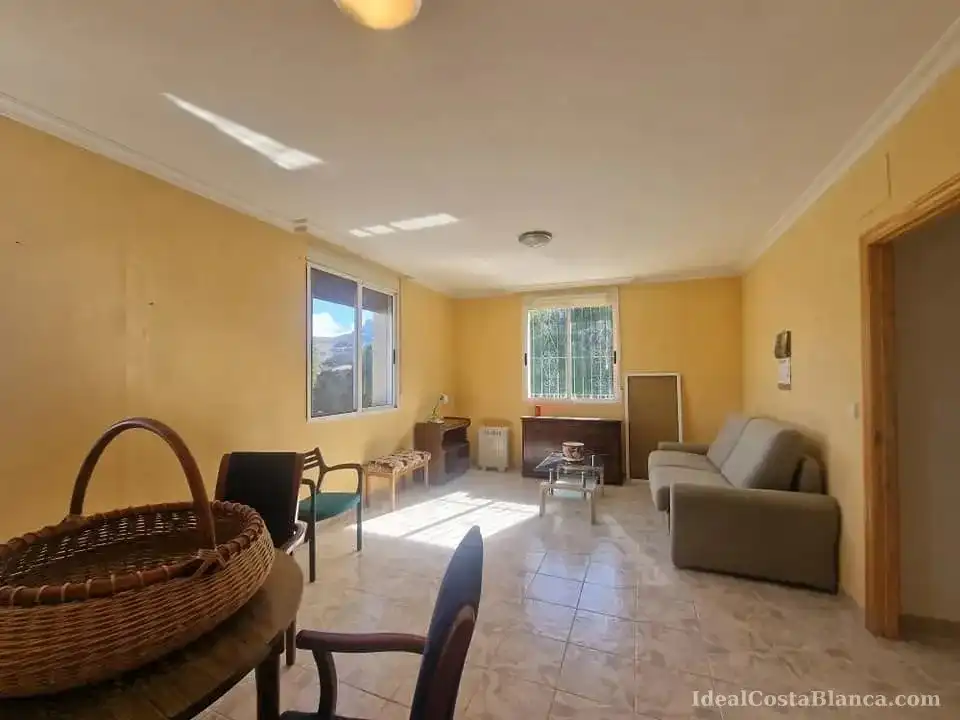 Sala d'estar de Apartament de lloguer en Confrides, Alicante