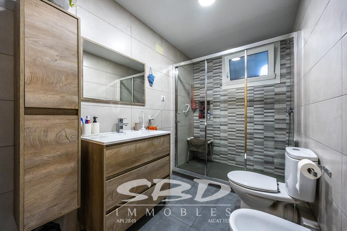 Bathroom of Flat for sale in Sabadell  with Air Conditioner