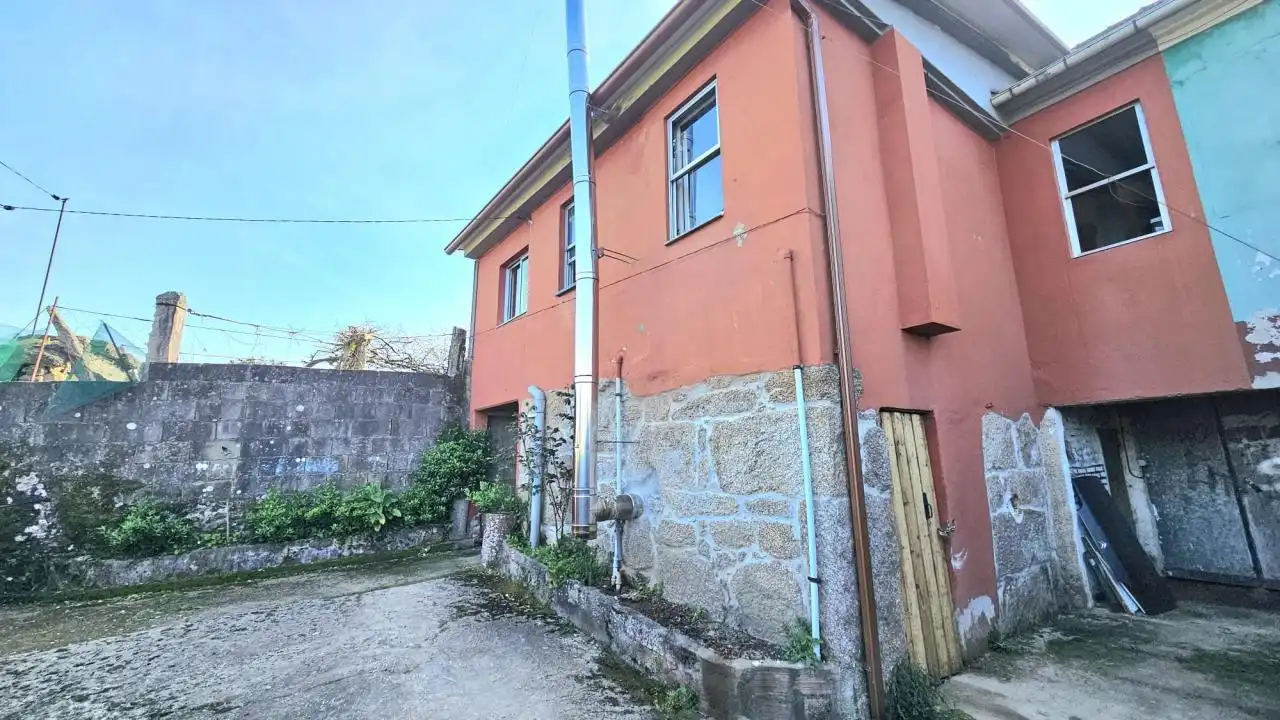 Vista exterior de Casa o xalet de lloguer en Ponteareas amb Calefacció i Moblat