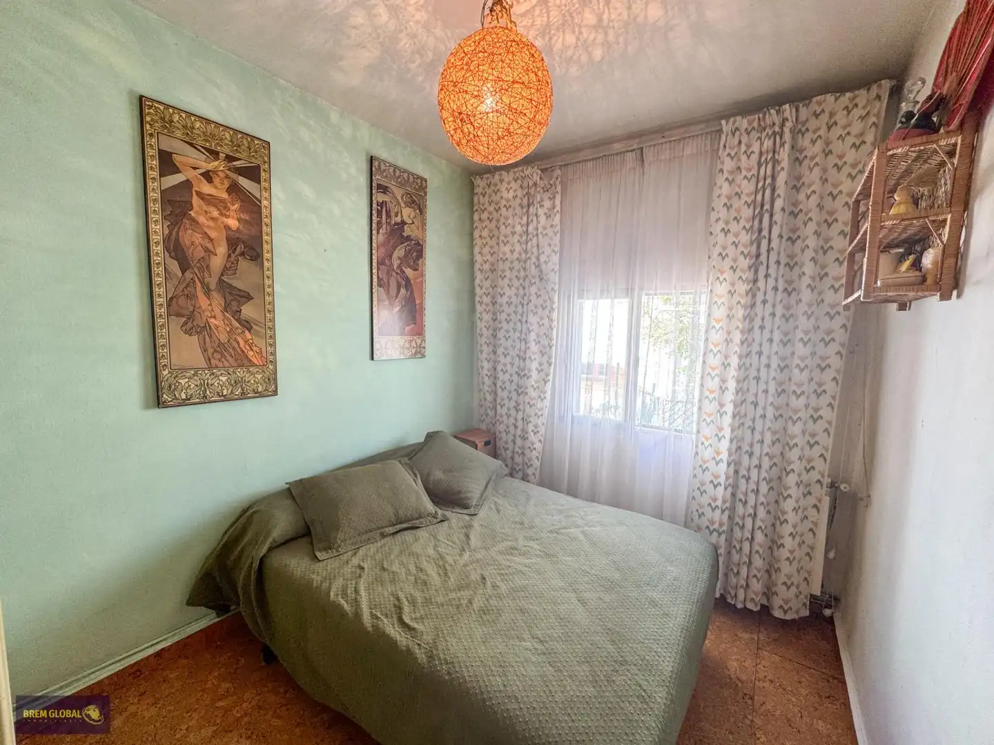 Dormitori de Casa adosada en venda en Buitrago del Lozoya amb Jardí privat, Traster i Moblat