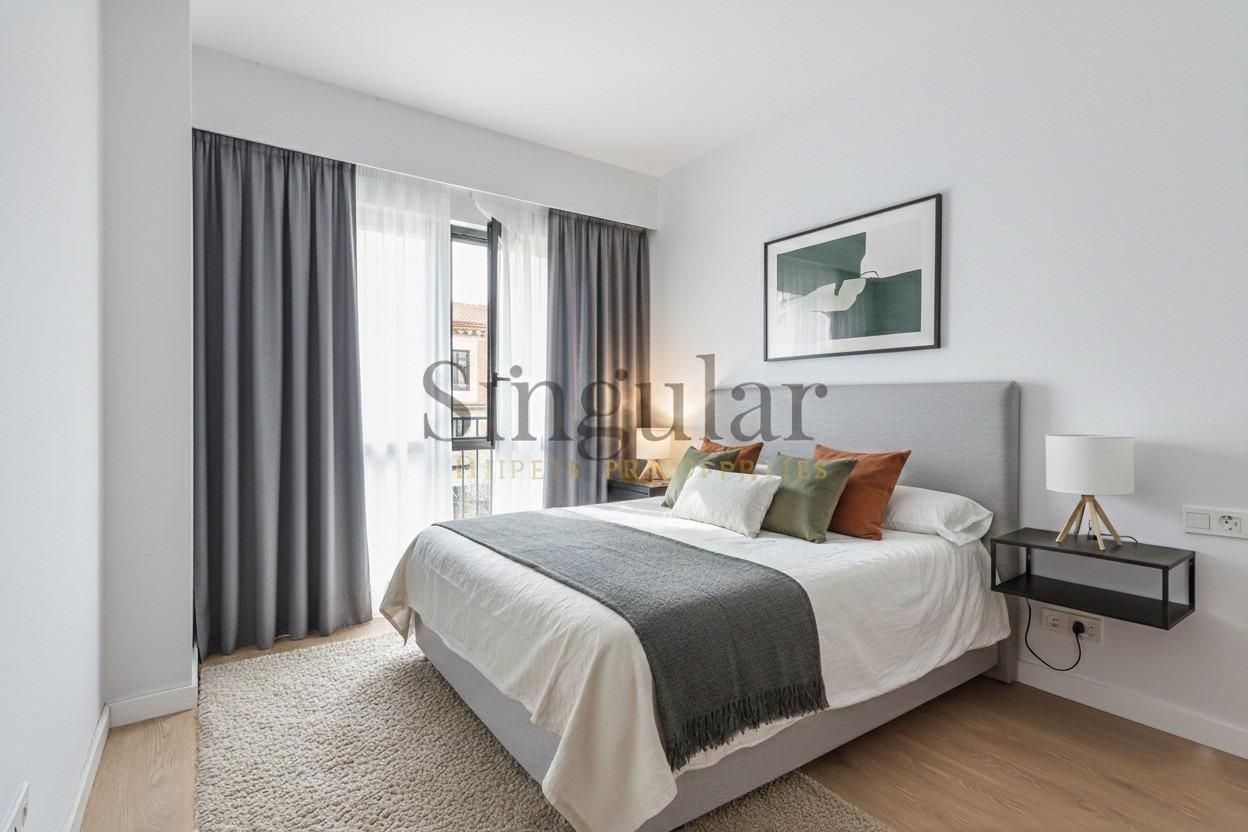 Bedroom of Flat for sale in  Barcelona Capital  with Air Conditioner and Parquet flooring