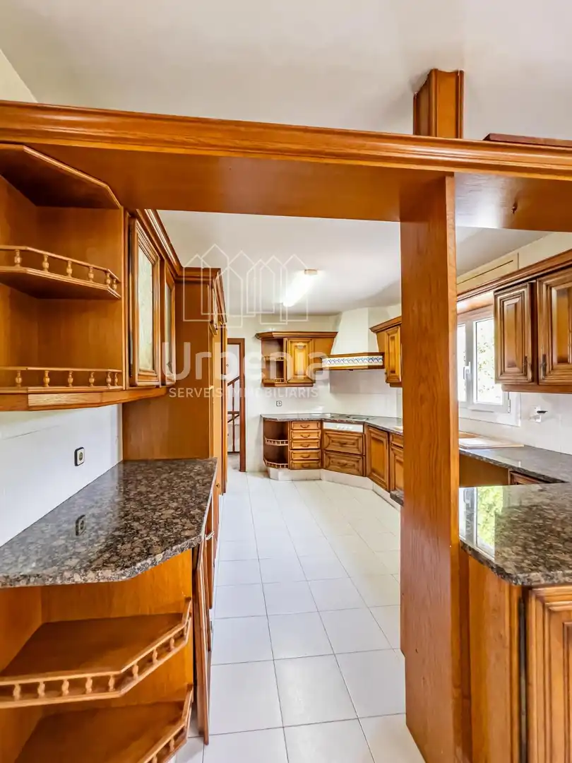 Casa con piscina en venta en Nucli Urbà, imagen 17
