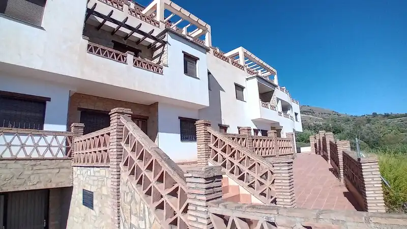Vista exterior de Local en venta en Carataunas