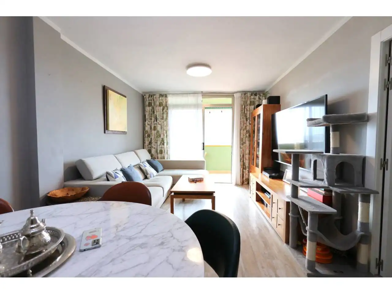 Sala de estar de Piso en venta en L'Hospitalet de Llobregat con Aire acondicionado, Calefacción y Parquet