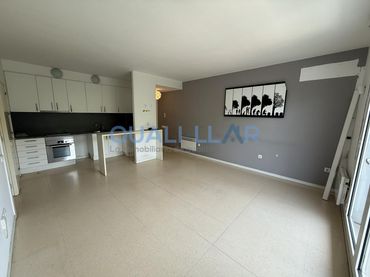 Apartament amb balcó en venda a Rambla de Sant Jordi