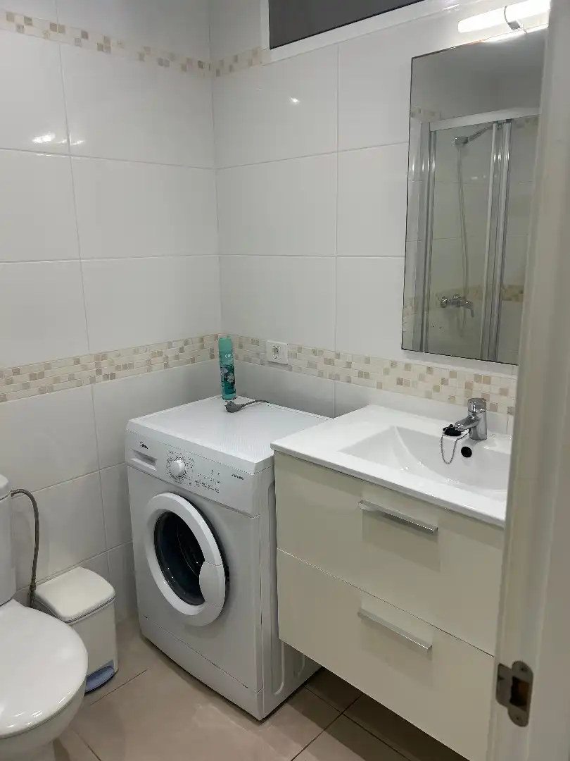 Bany de Estudi en venda en Adeje amb Moblat, Rentadora i Microones
