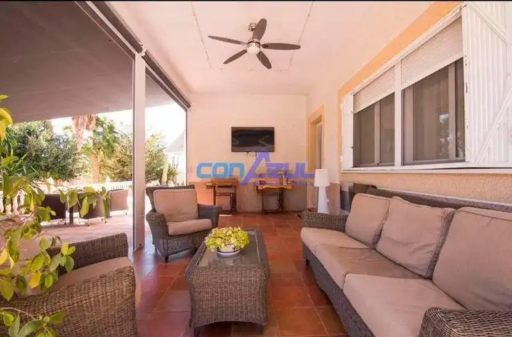 Terrassa de Casa o xalet en venda en Elche / Elx amb Jardí privat, Terrassa i Piscina