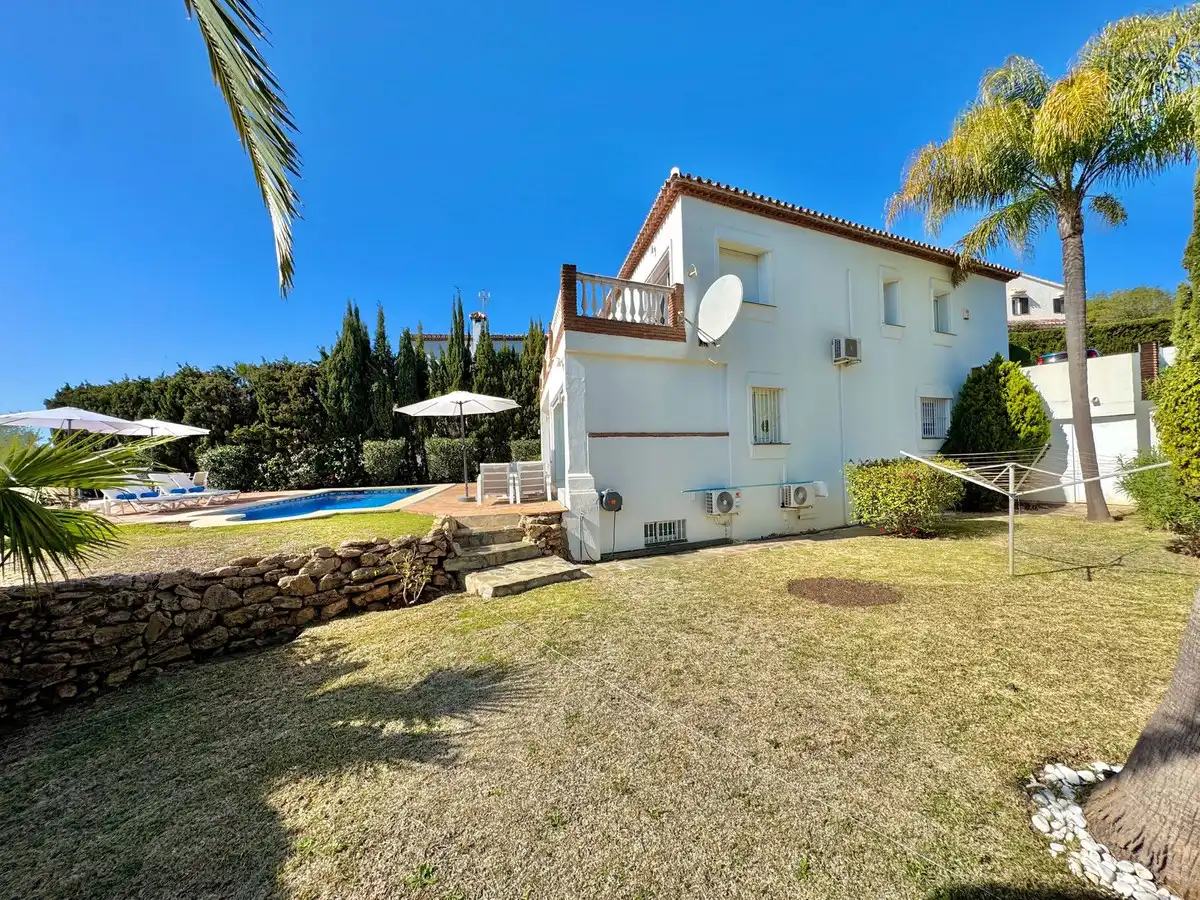 Chalet con piscina en venta en Calle Huelva de Calahonda 3820, imagen 6