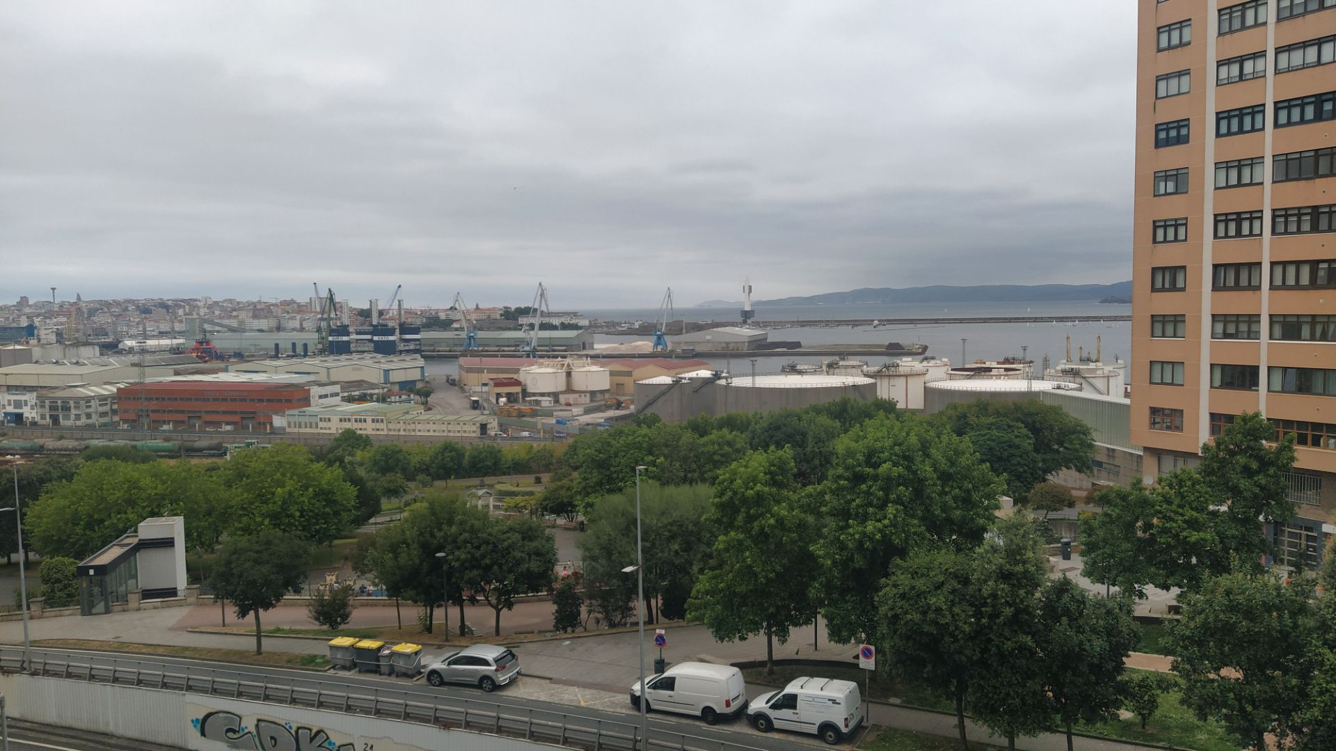 Vista exterior de Pis de lloguer en A Coruña Capital  amb Moblat, Forn i Rentadora
