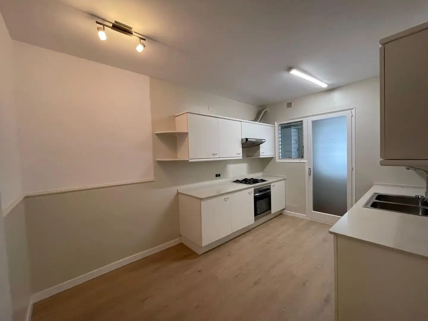 Küche von Einfamilien-Reihenhaus zur Miete in Sant Andreu de Llavaneres mit Klimaanlage, Privatgarten und Balkon