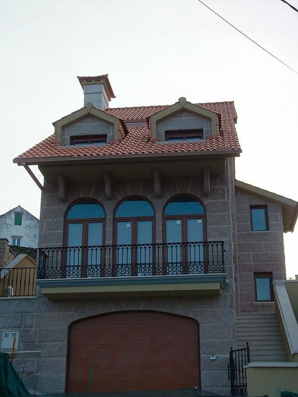Vista exterior de Casa o xalet en venda en Cangas  amb Calefacció, Jardí privat i Parquet
