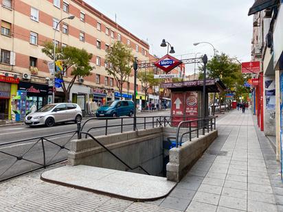 Exterior view of Flat for sale in  Madrid Capital  with Balcony