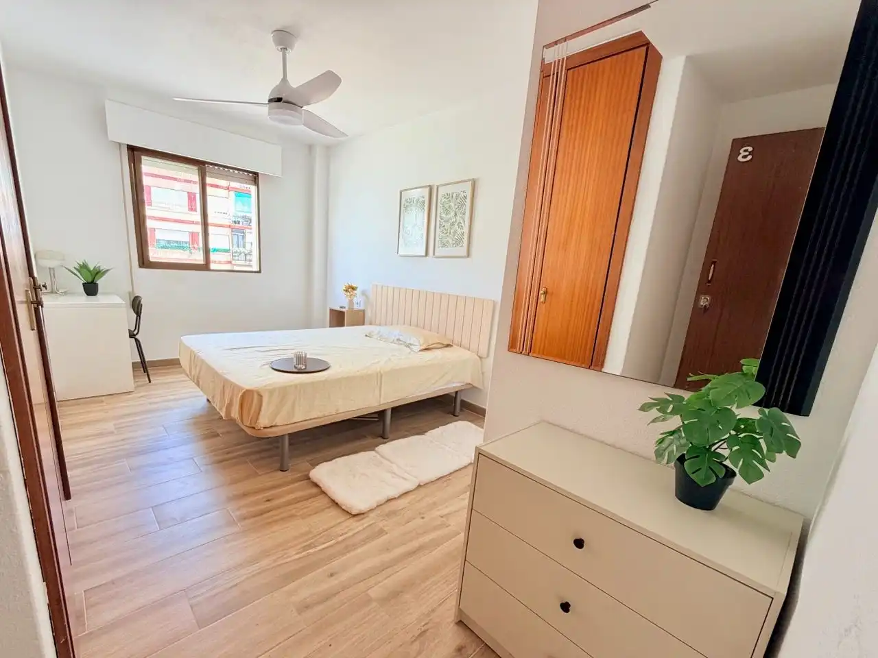 Bedroom of Flat for share in Pla - Carolinas