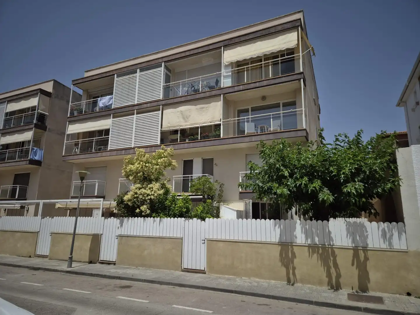 Außenansicht von Wohnung zum Verkauf in El Vendrell mit Klimaanlage, Heizung und Privatgarten
