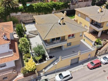 Detached house with garden for sale in 4 Carrer del Ripollès