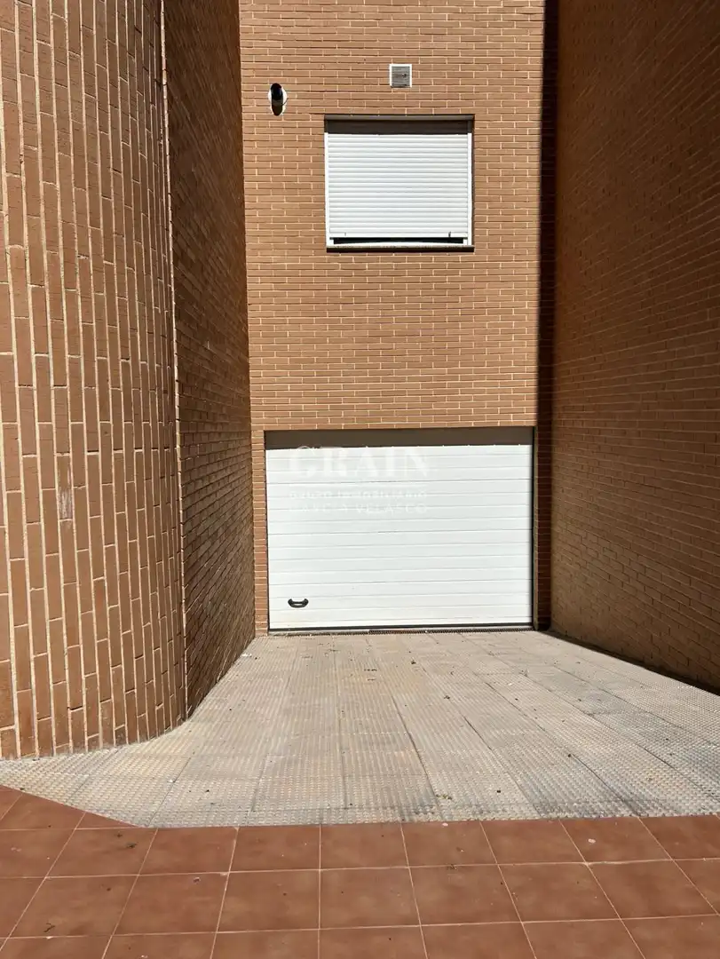Aparcament de Casa adosada de lloguer en Albacete amb Aire condicionat, Calefacció i Terrassa