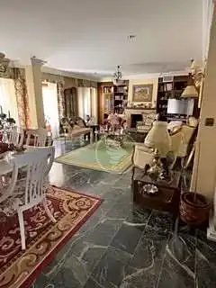 Sala d'estar de Casa o xalet en venda en Linares amb Aire condicionat, Jardí privat i Terrassa