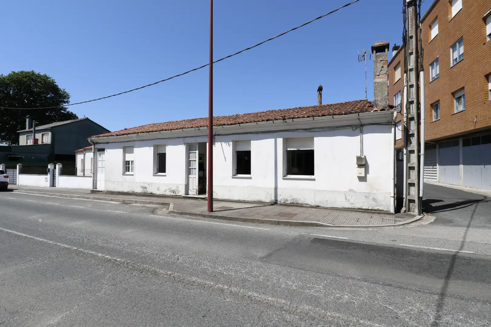 Vista exterior de Casa adosada en venta en Curtis con Calefacción, Jardín privado y Amueblado