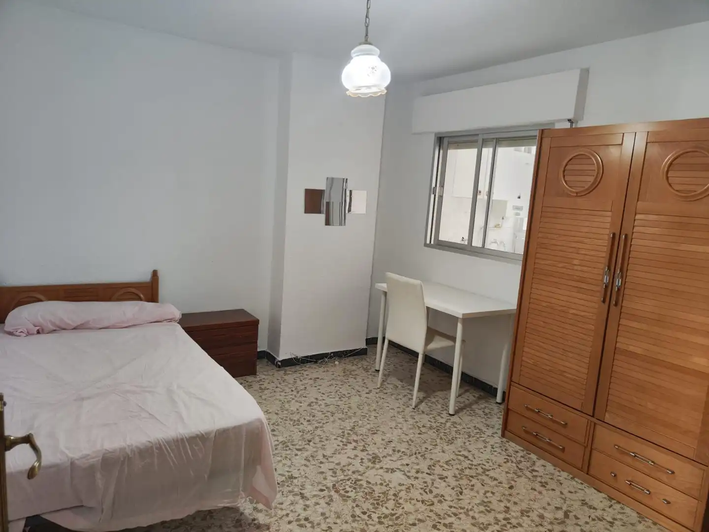 Bedroom of Flat for rent in Granada  with Air Conditioner, Terrace and Balcony