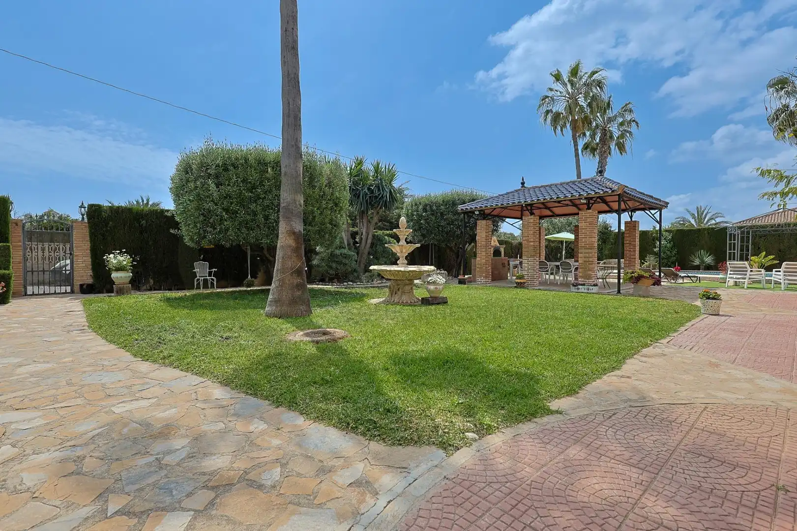 Jardí de Casa o xalet en venda en Alicante / Alacant amb Aire condicionat, Calefacció i Jardí privat