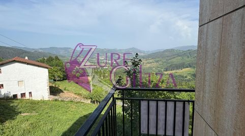 Piso en venta en Elgeta 3 dormitorios, 2 baños, amueblado, calefacción a gas, cocina independiente y suelo de tarima. Ven a visita