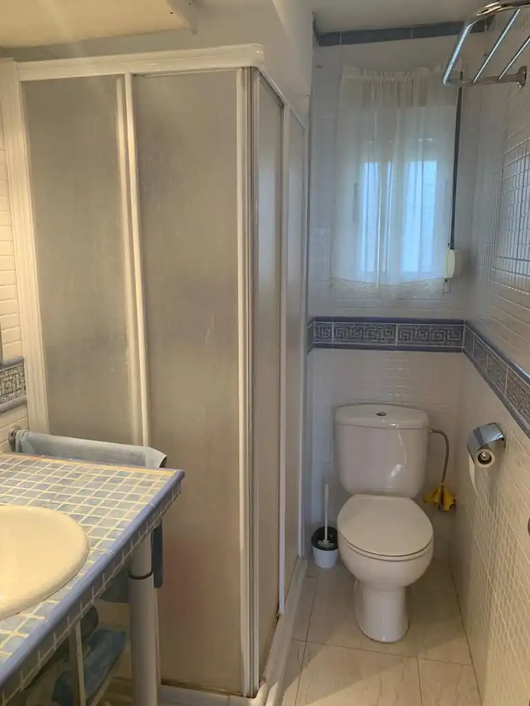 Baño de Apartamento de alquiler en Benicasim / Benicàssim con Terraza
