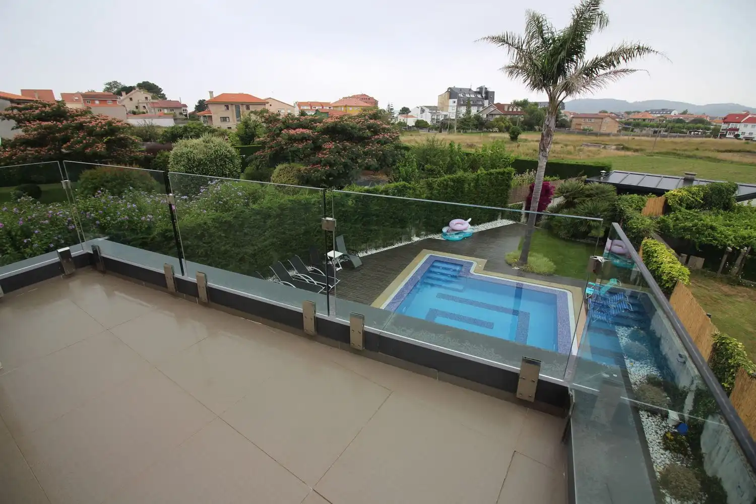 Piscina de Casa o xalet en venda en Sanxenxo amb Calefacció, Jardí privat i Parquet