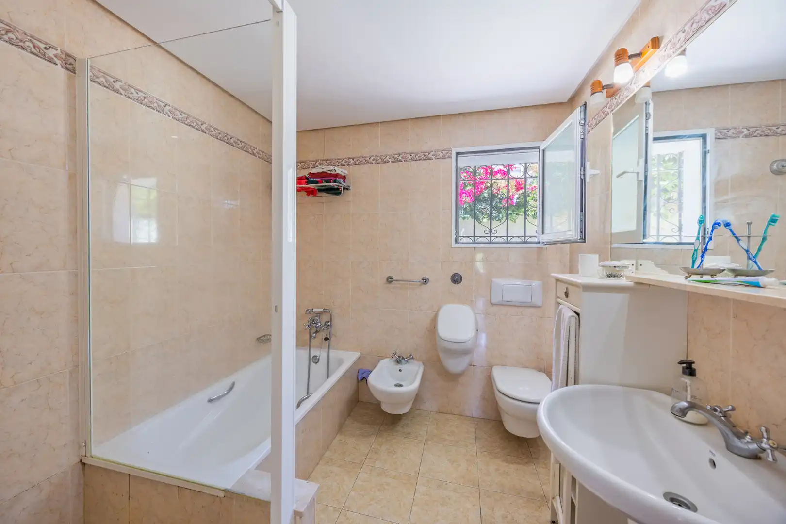 Baño de Casa o chalet en venta en Manilva con Aire acondicionado, Jardín privado y Terraza