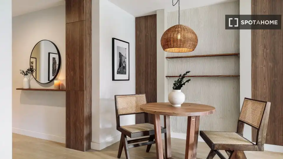 Menjador de Apartament per a compartir en Barcelona amb Aire condicionat, Terrassa i Moblat