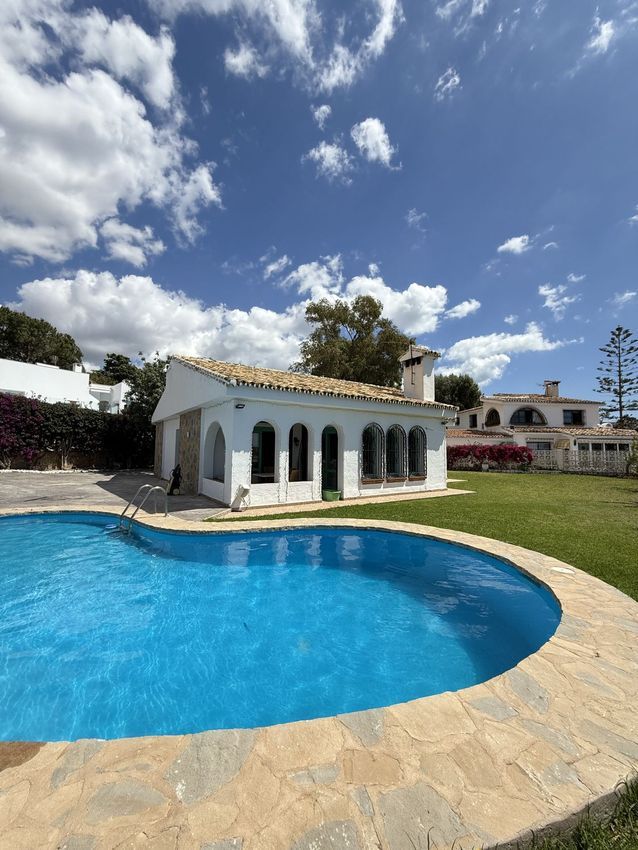 Vista exterior de Casa o chalet en venta en Benalmádena con Aire acondicionado, Calefacción y Jardín privado