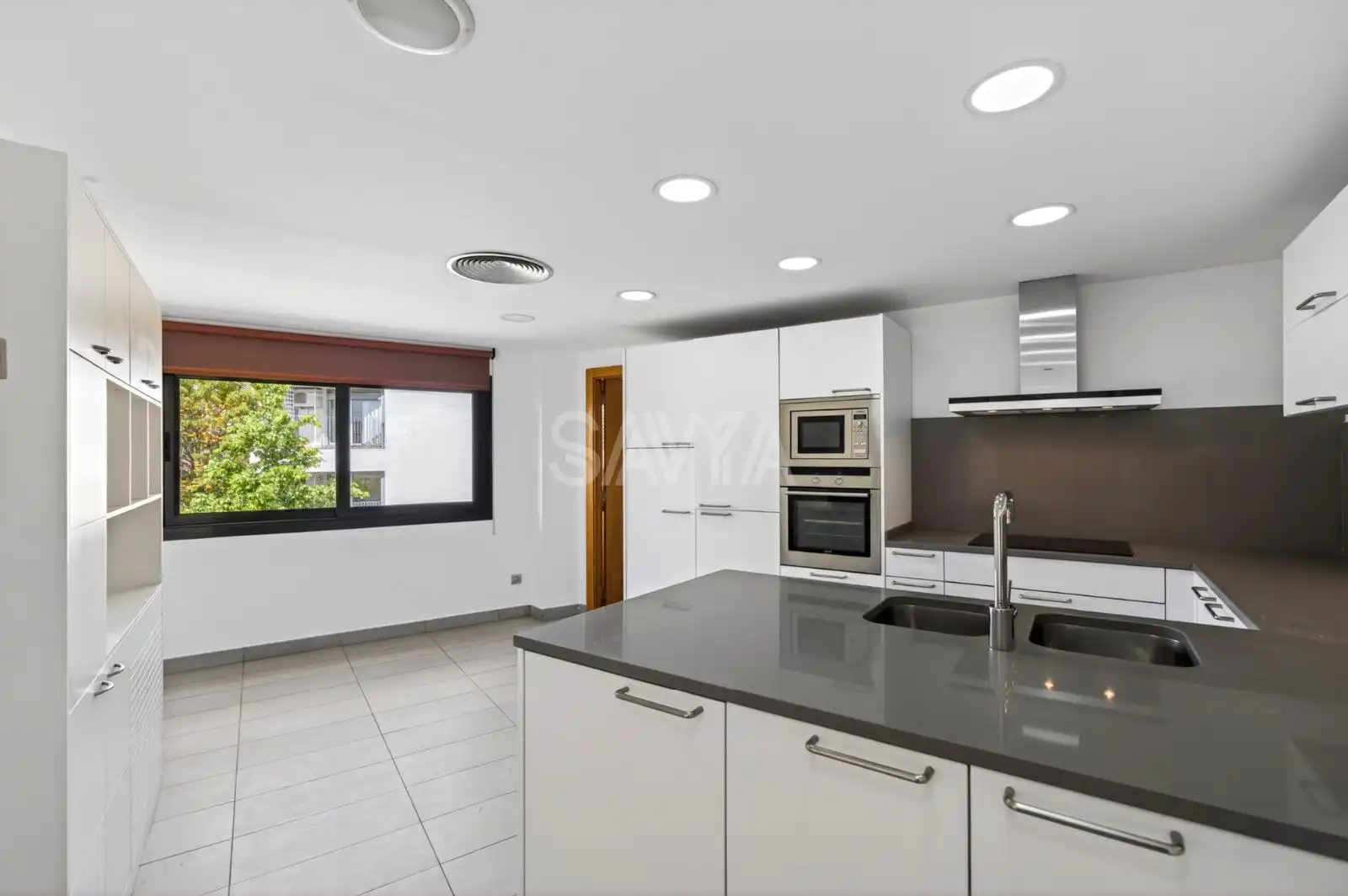 Cocina de Casa o chalet en venta en Barcelona con Aire acondicionado, Terraza y Trastero