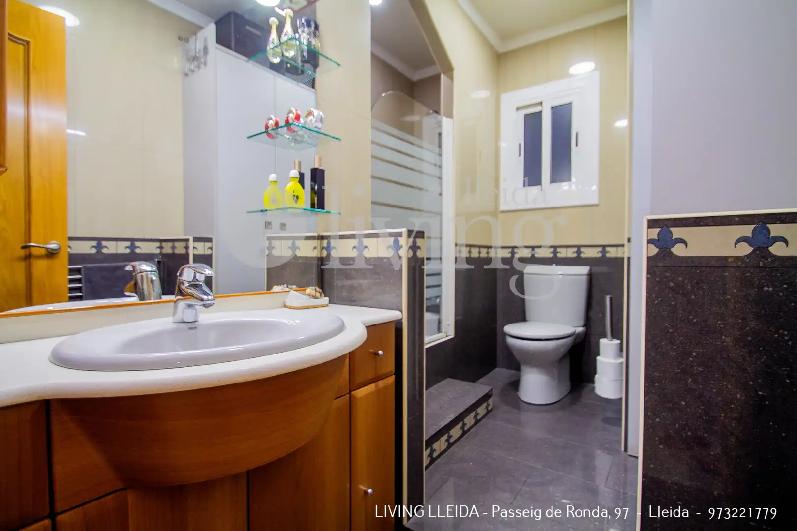 Bathroom of Flat for sale in Lleida  with Air Conditioner, Heating and Furnished