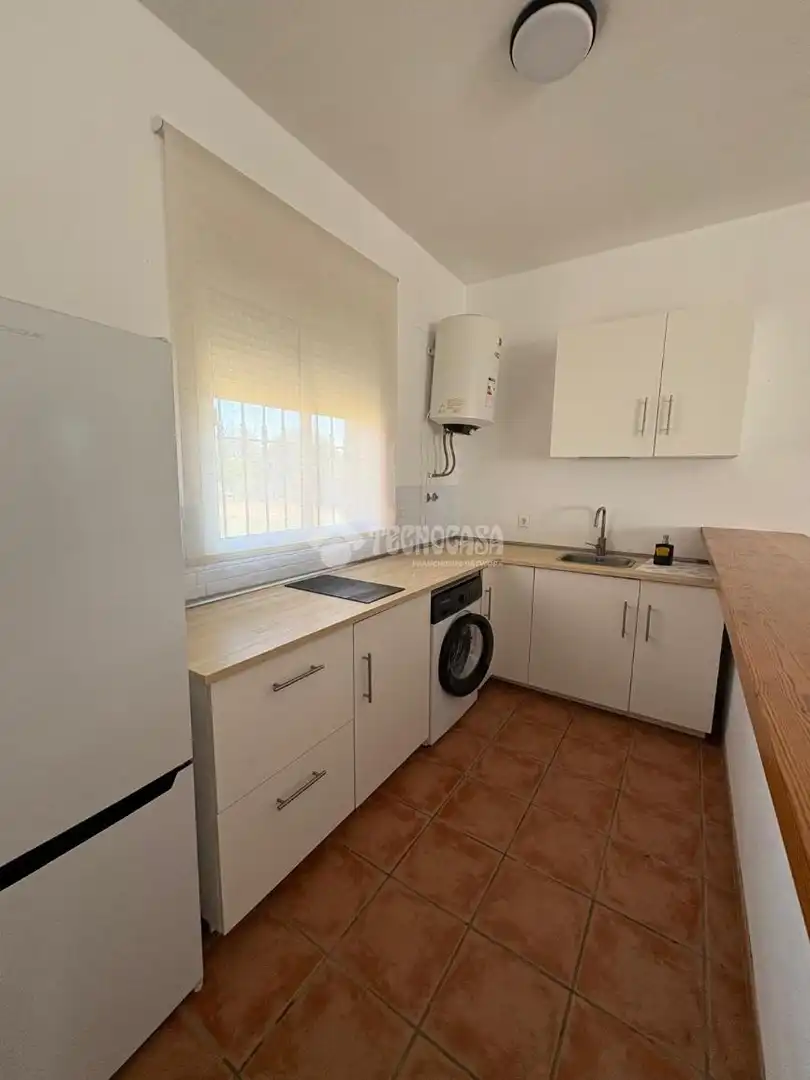Cuina de Casa o xalet en venda en La Rinconada amb Jardí privat