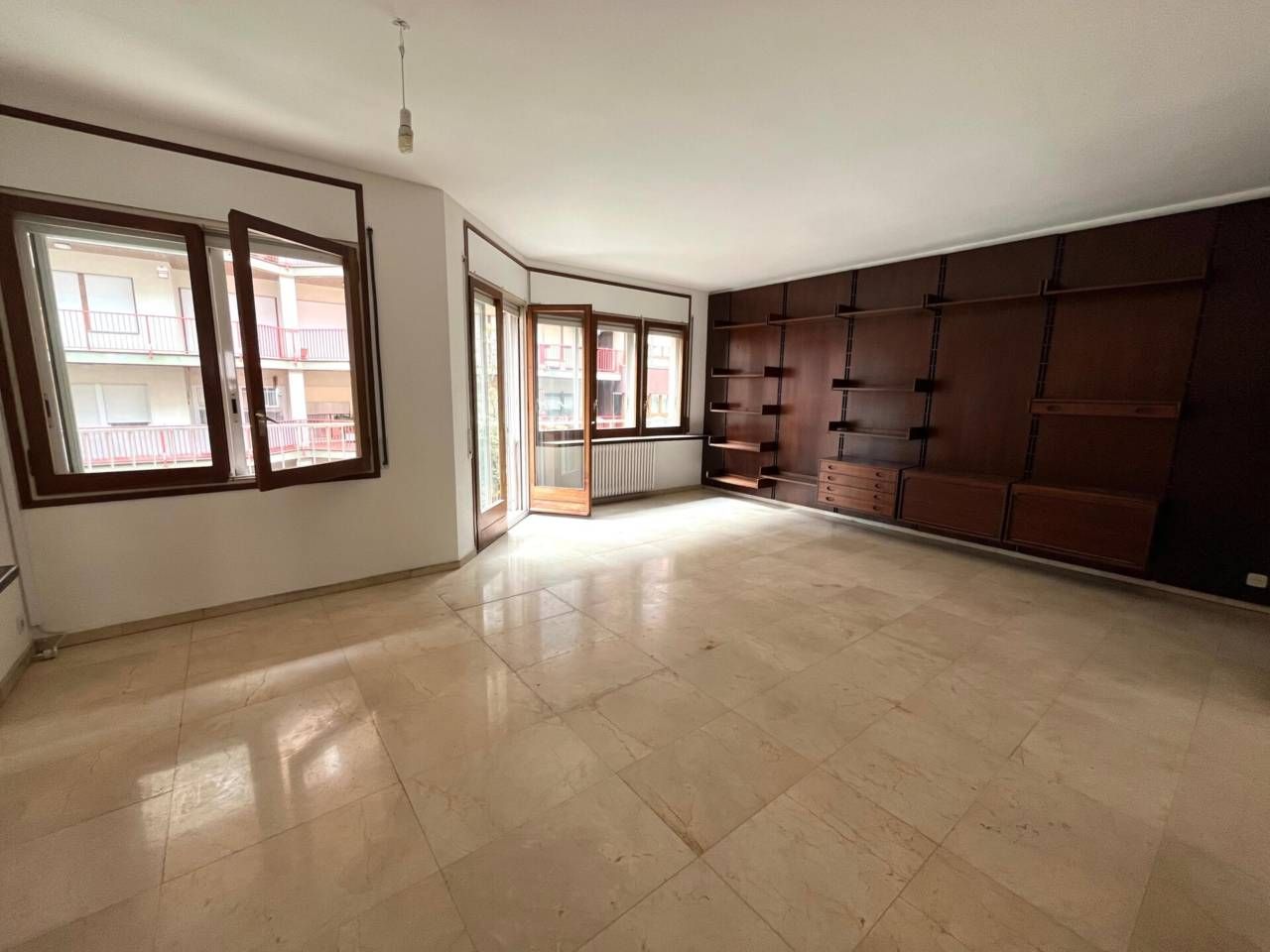 Living room of Flat for sale in Girona Capital  with Air Conditioner, Heating and Parquet flooring