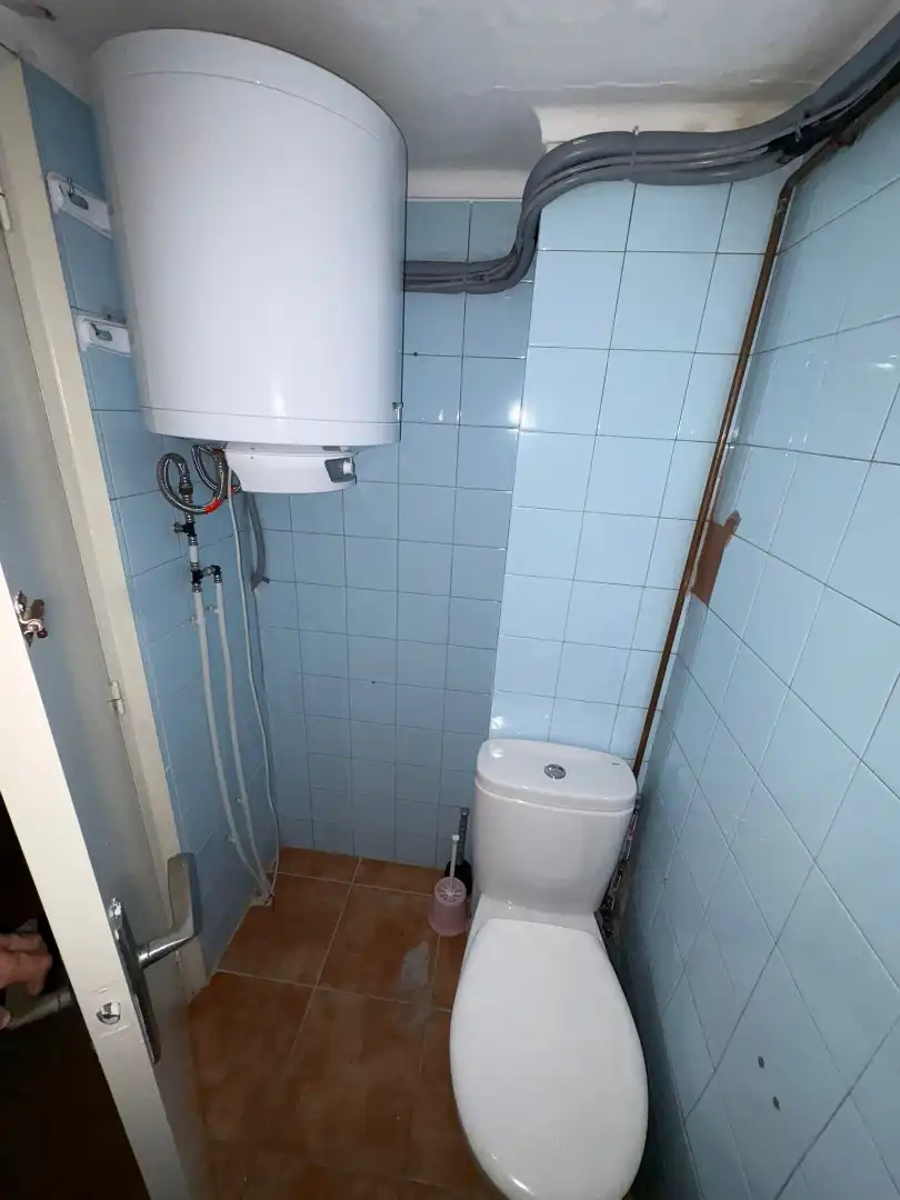 Bathroom of Commercial properties for rent in Girona  with Air Conditioner, Heating and Parquet flooring