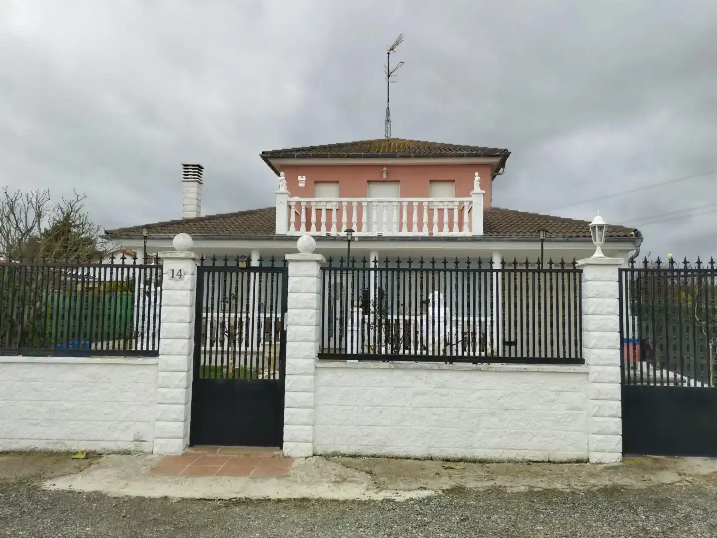 Vista exterior de Casa o chalet en venta en Briviesca con Jardín privado, Trastero y Piscina