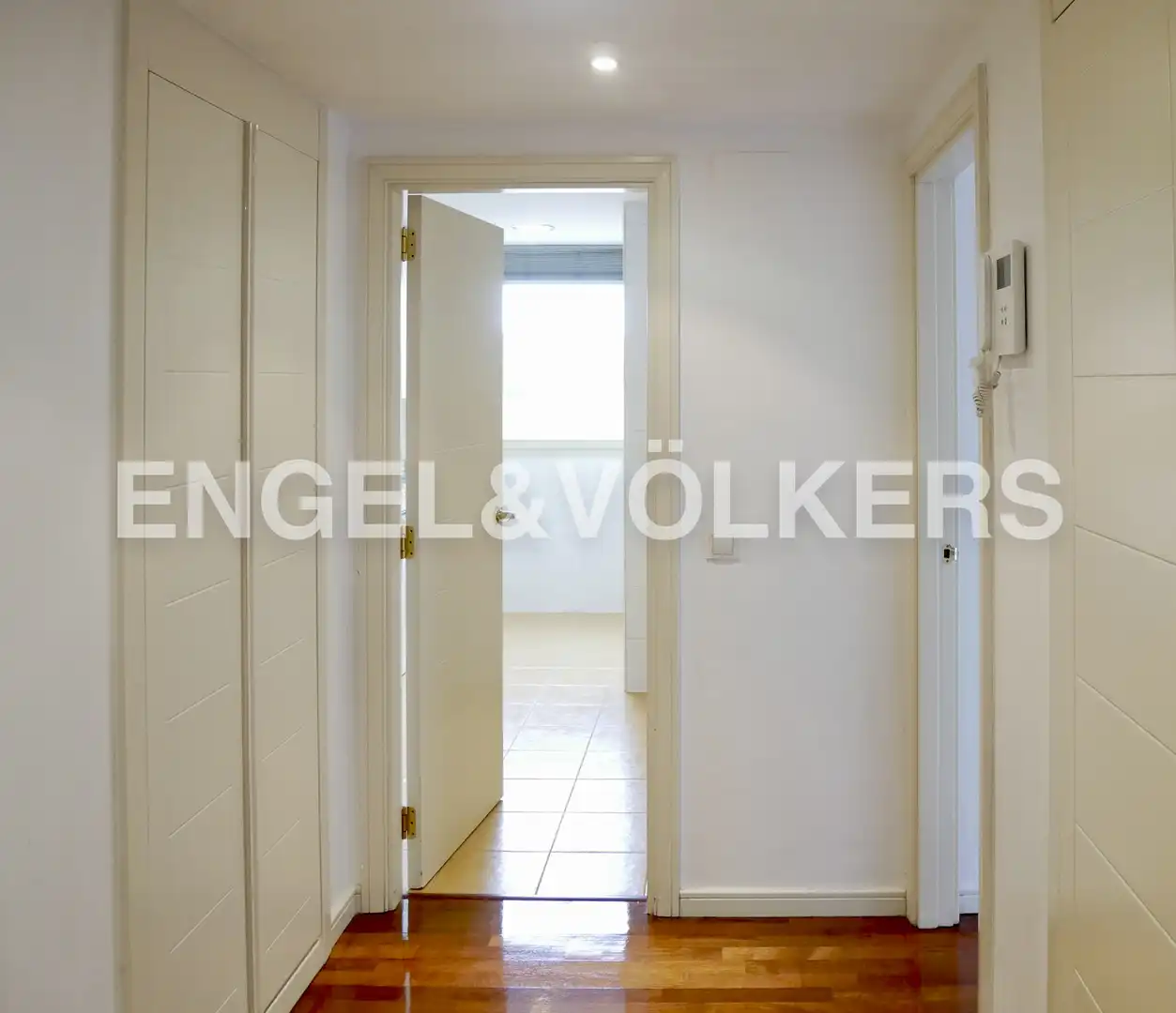 Flat for sale in Madrid  with Air Conditioner, Heating and Swimming Pool